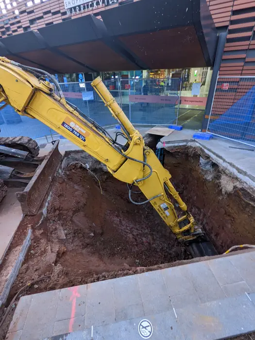 Excavation in a narrow access area